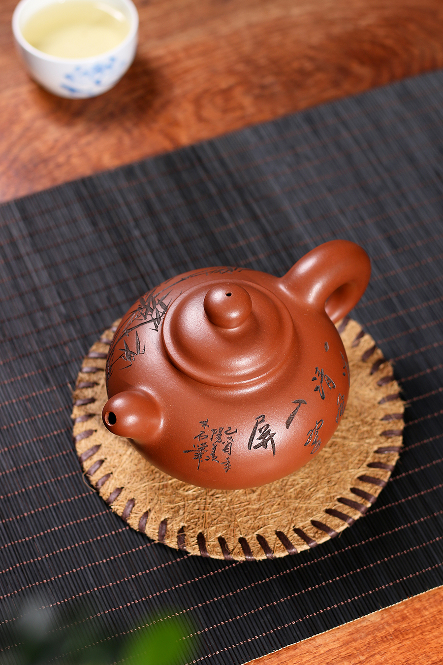 名家何燕萍作品《润泽壶(木石刻绘)》