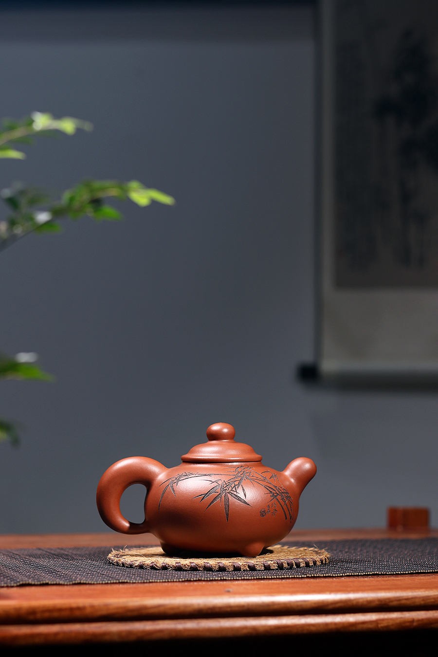 名家何燕萍作品《润泽壶(木石刻绘)》