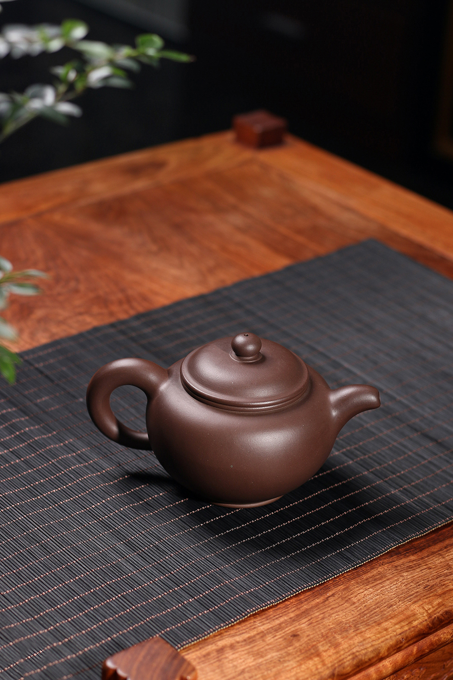 名家吴群祥作品《掇只壶》