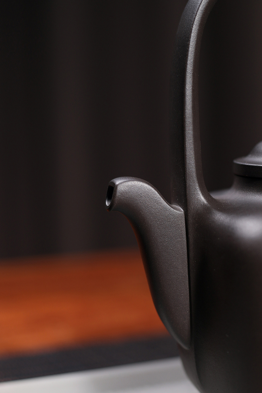 施小马制珏提壶