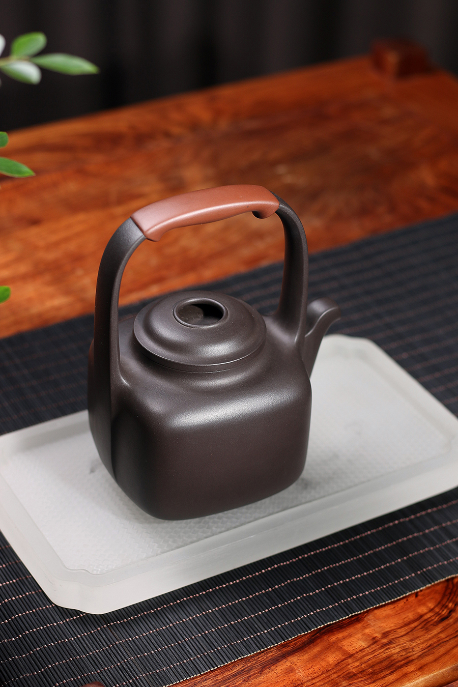 施小马制珏提壶