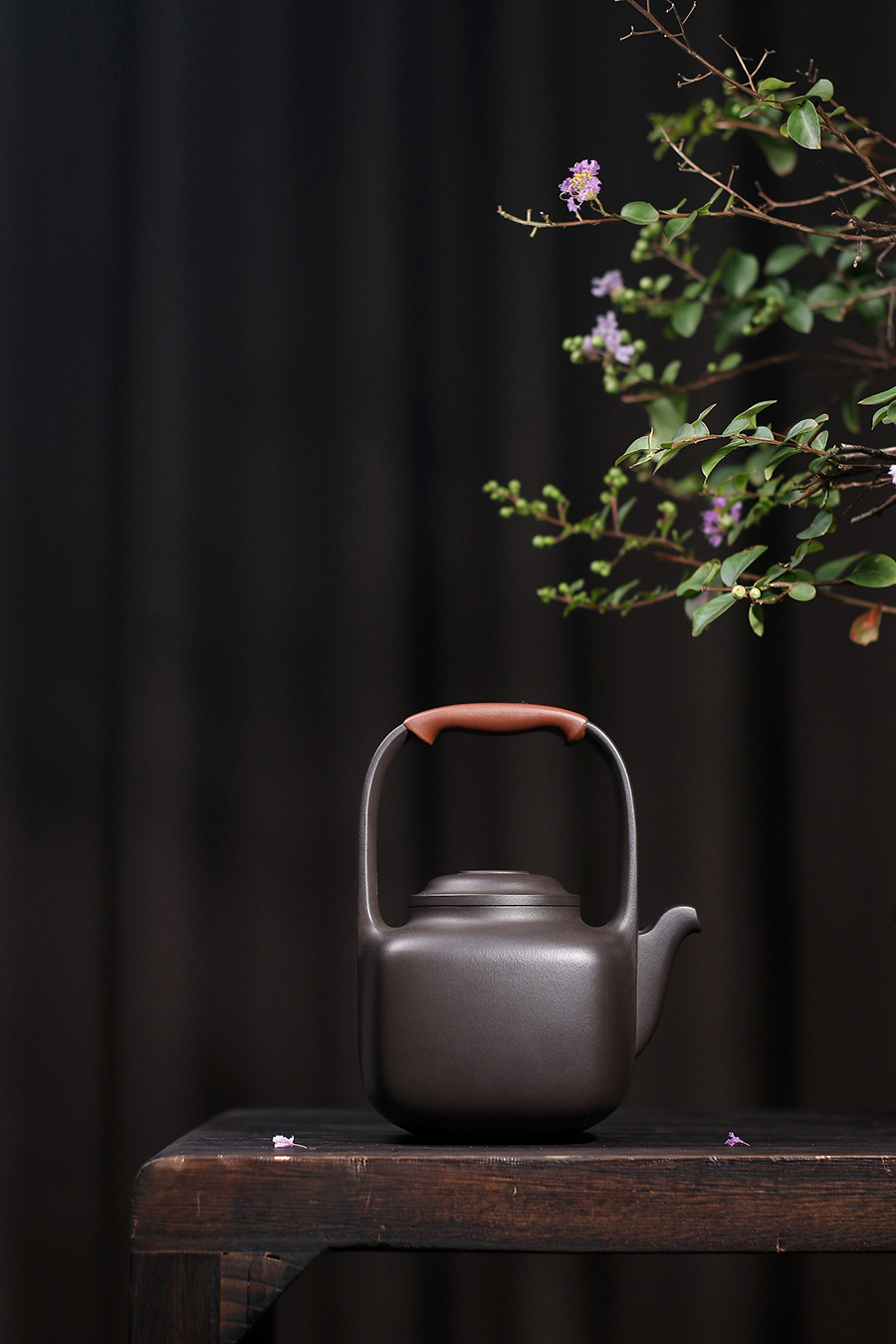 施小马制珏提壶