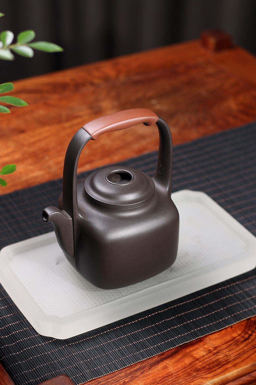 施小马制珏提壶