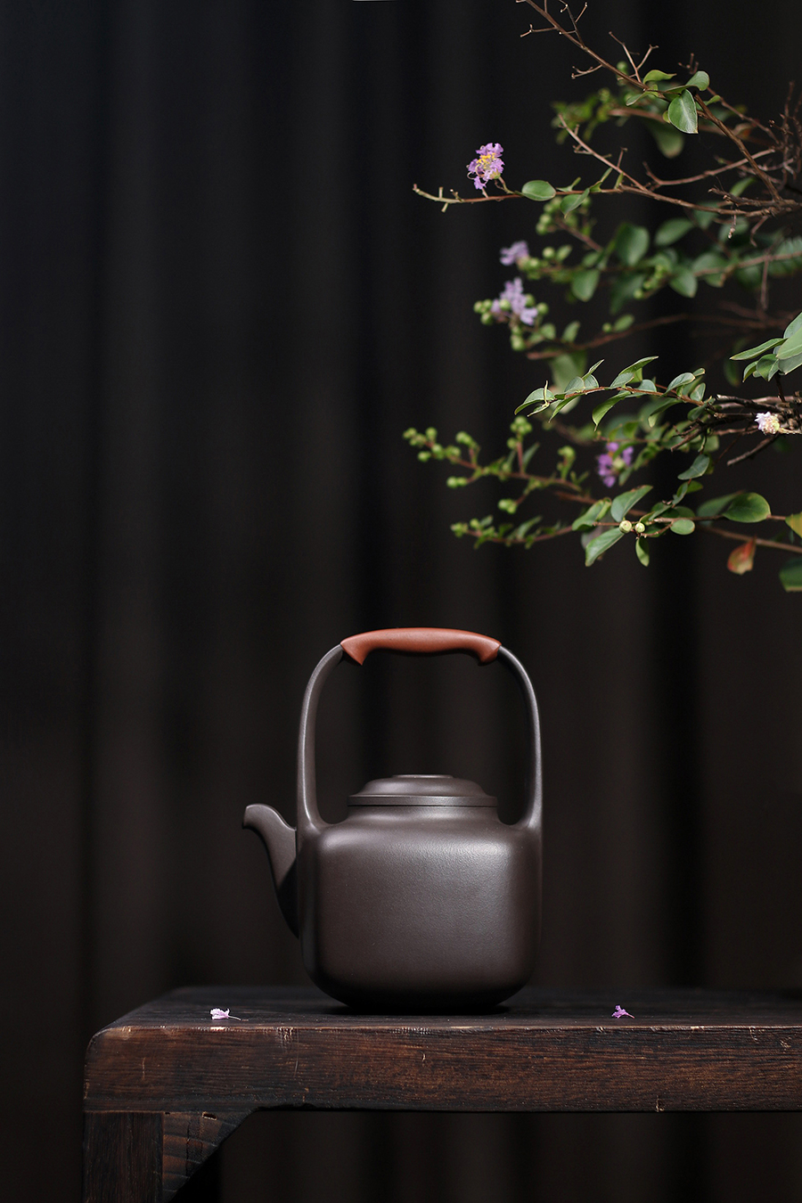 施小马制珏提壶