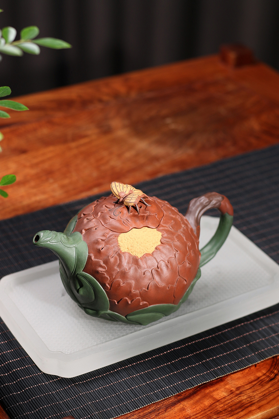 高建芳制牡丹壶