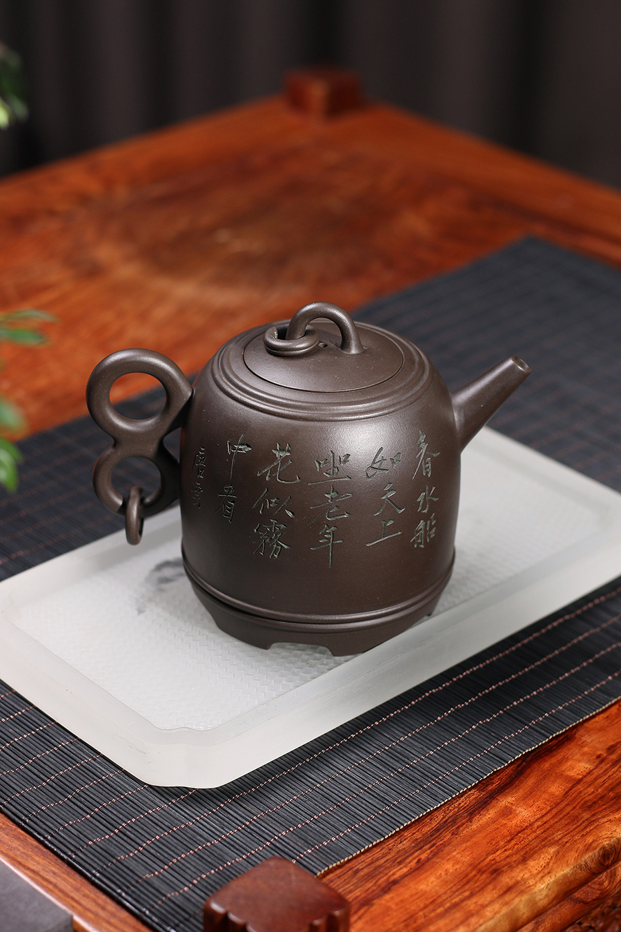 张红华制金铃壶(唐云书画)