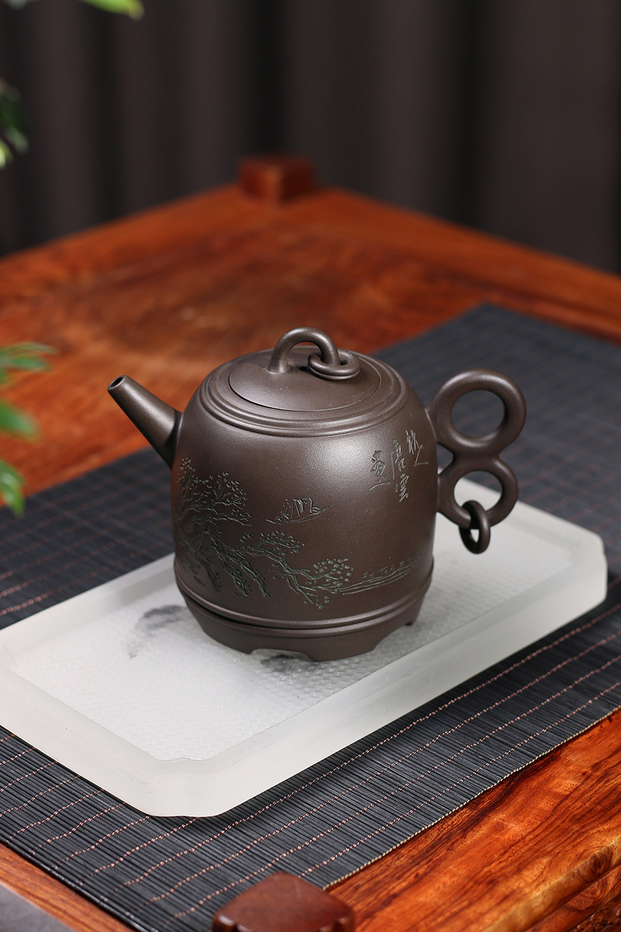 张红华制金铃壶(唐云书画)