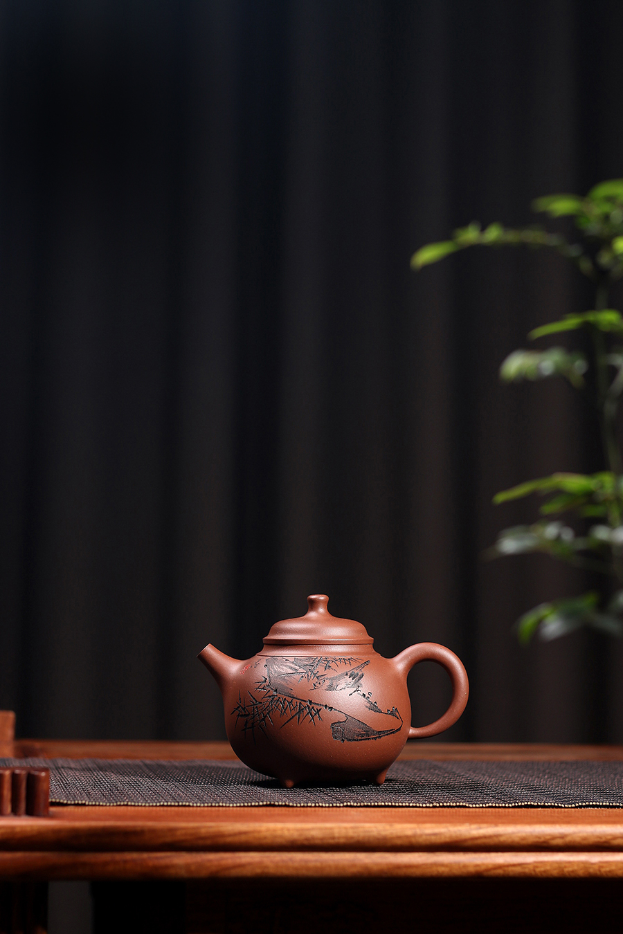 厉上清制乳鼎壶