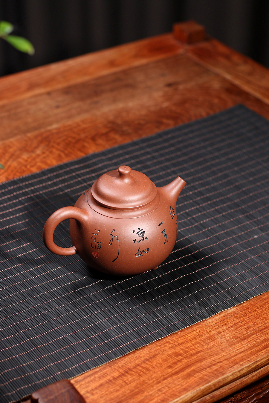 厉上清制乳鼎壶