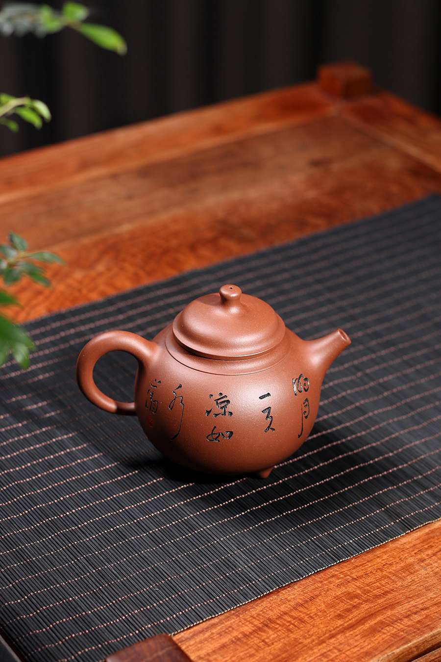 厉上清制乳鼎壶