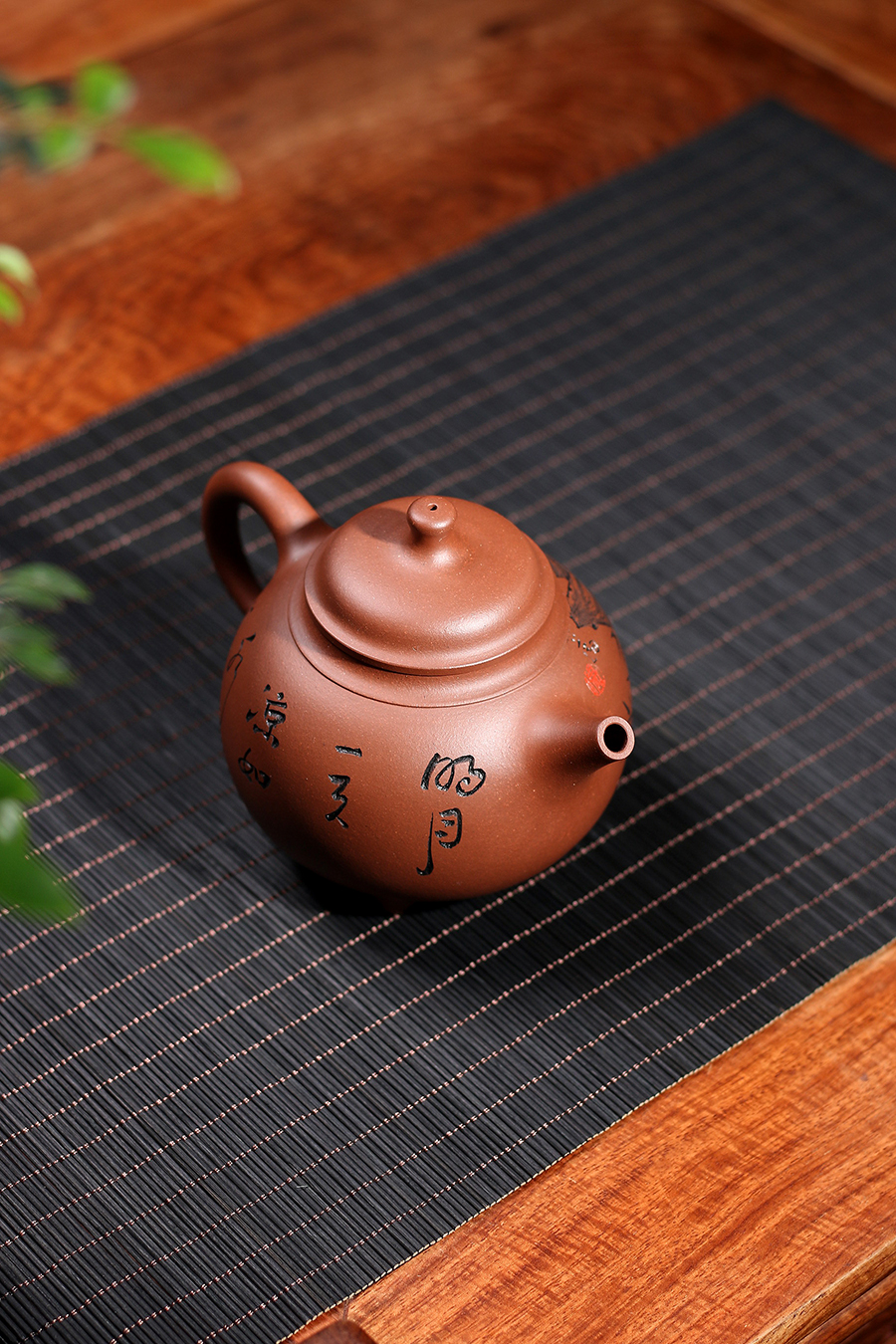 厉上清制乳鼎壶