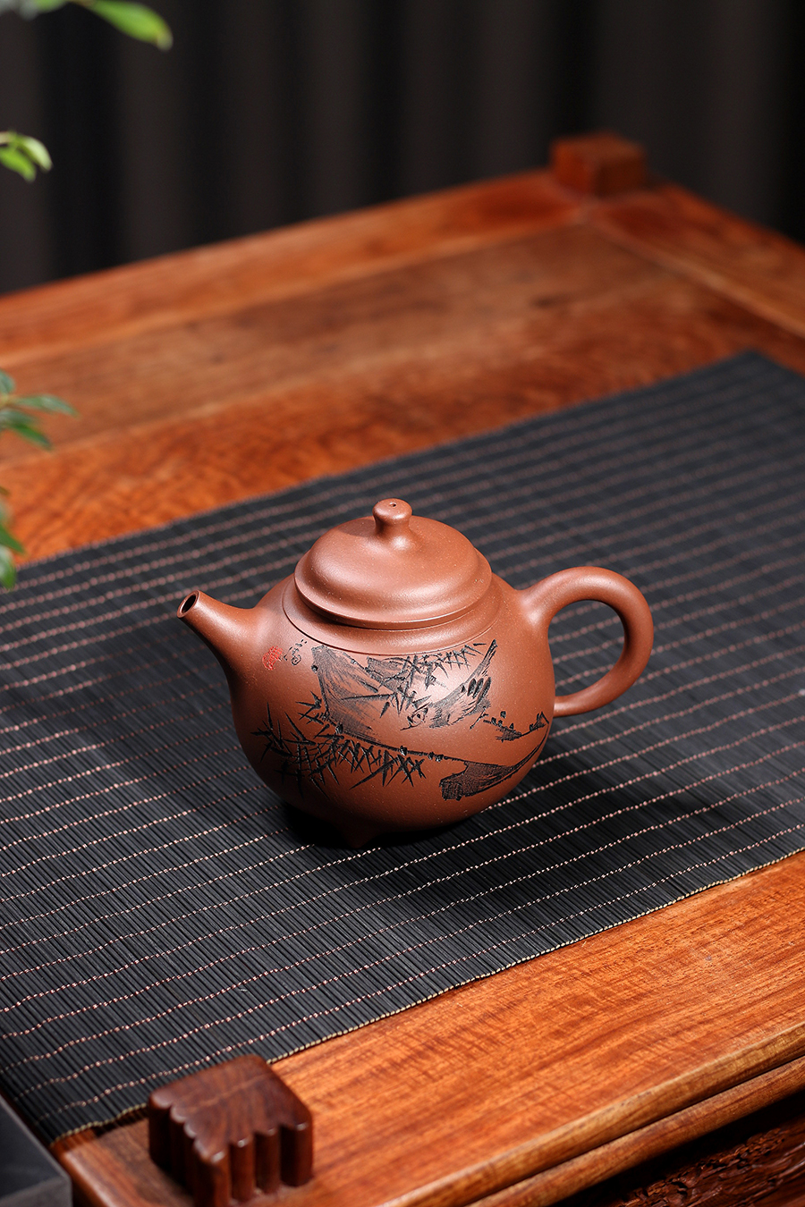 厉上清制乳鼎壶