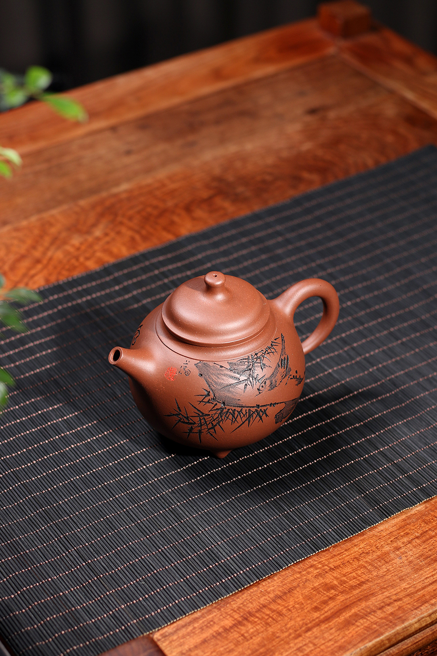 厉上清制乳鼎壶