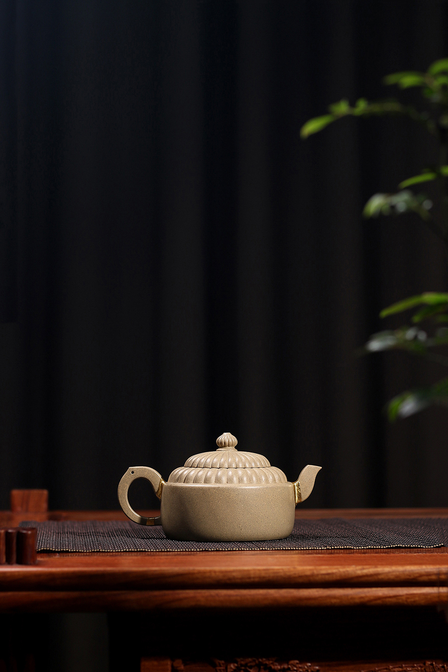 范泽锋制包金蓄势待发壶