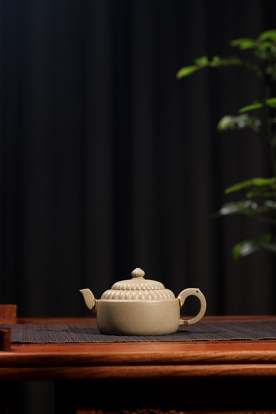 范泽锋制包金蓄势待发壶