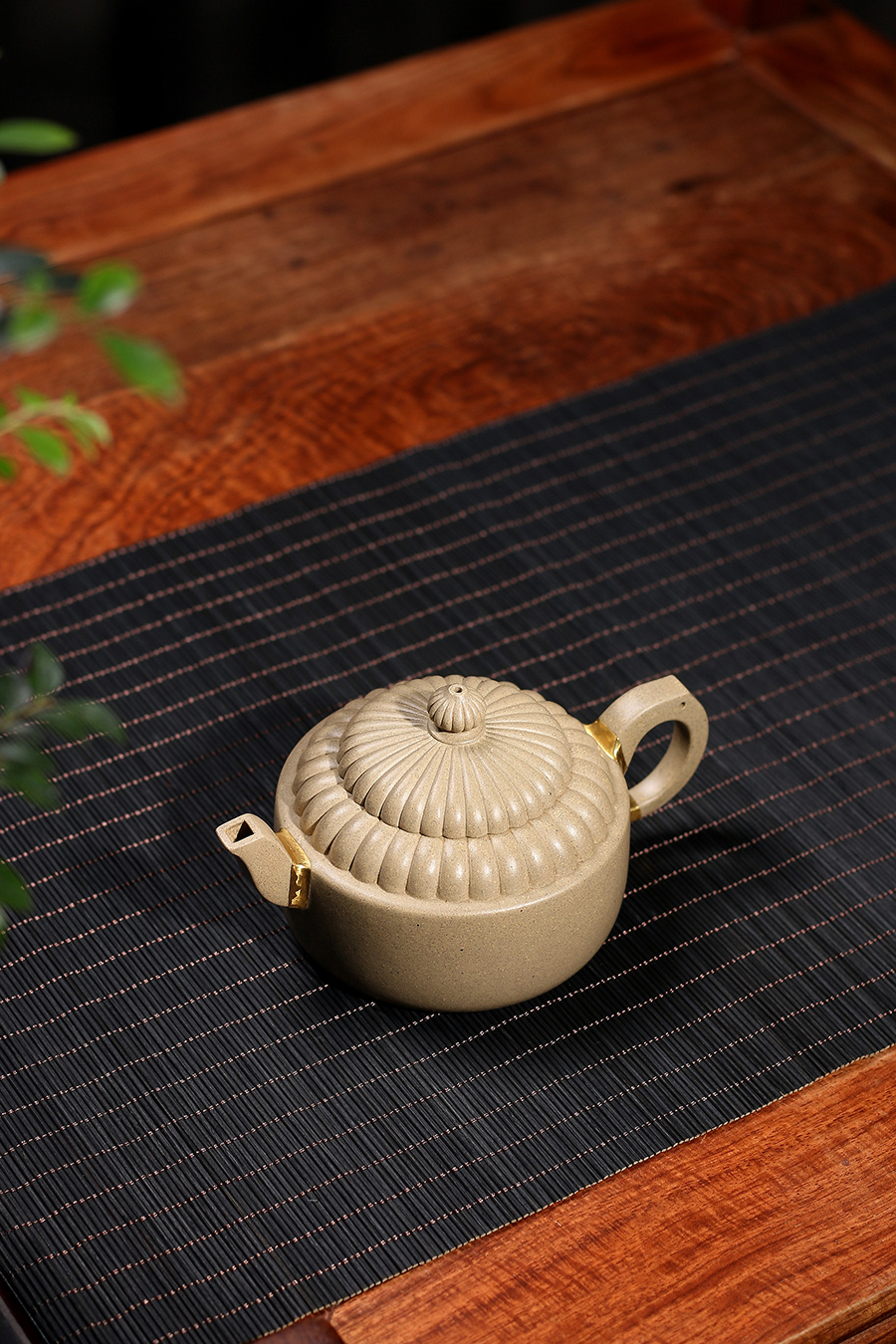 范泽锋制包金蓄势待发壶