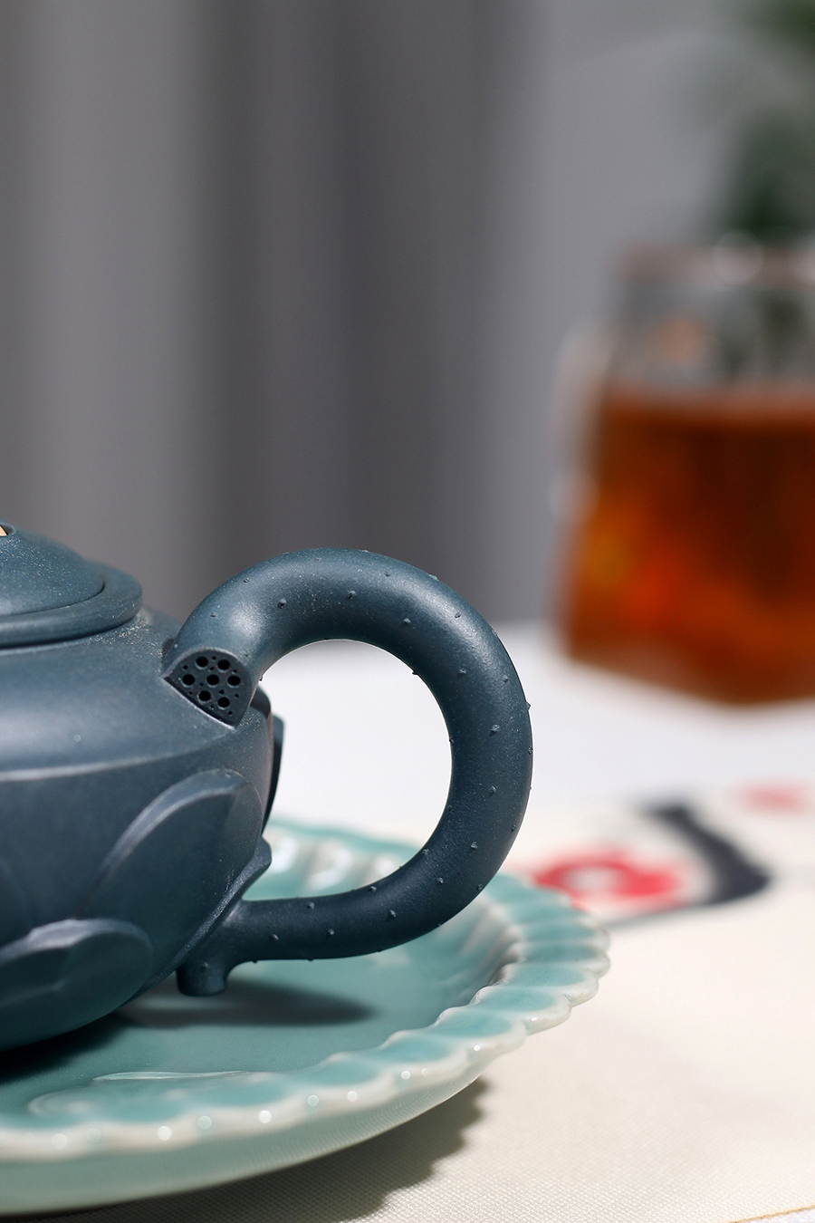 曹婉芬制荷花壶