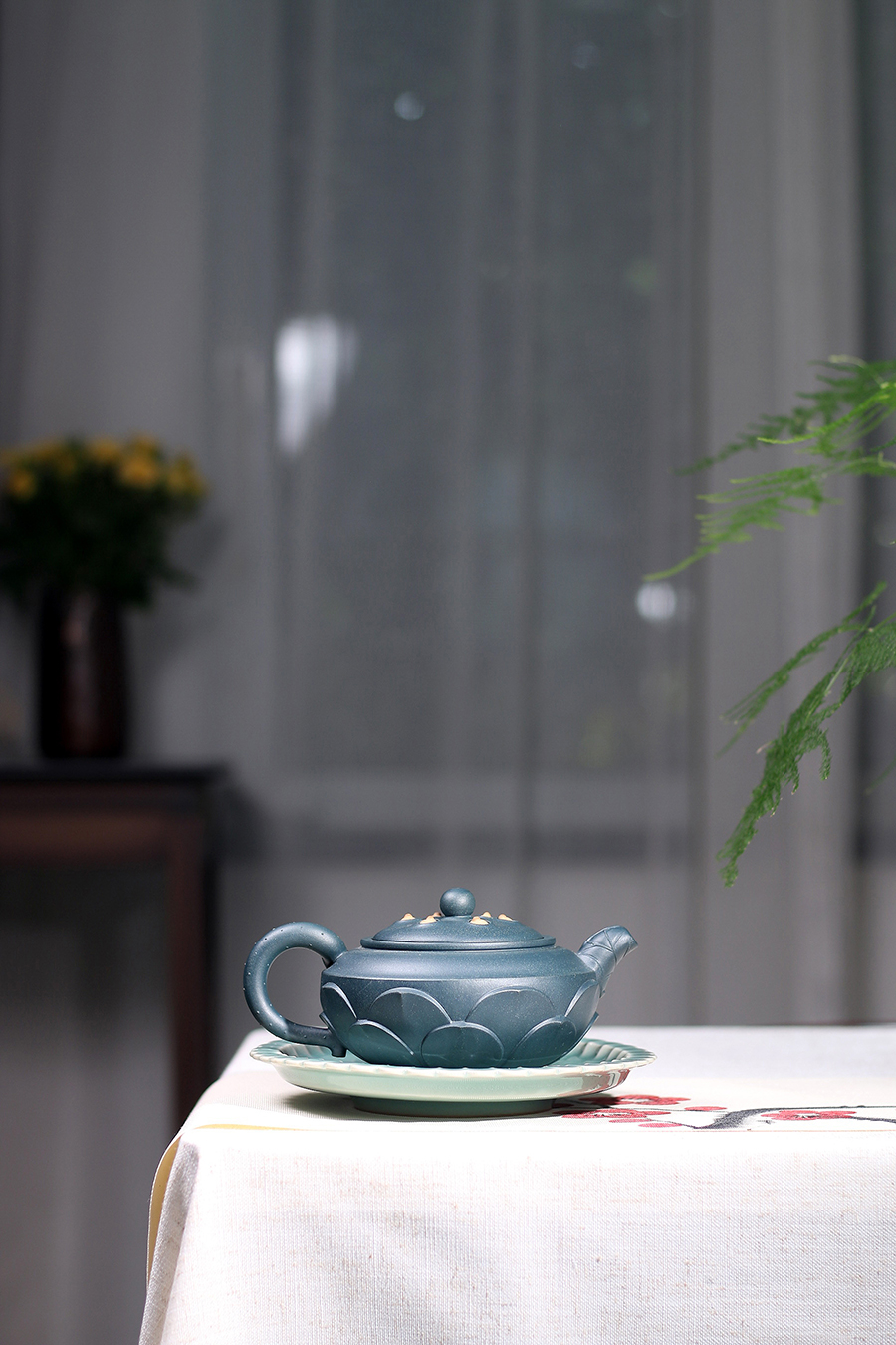 曹婉芬制荷花壶