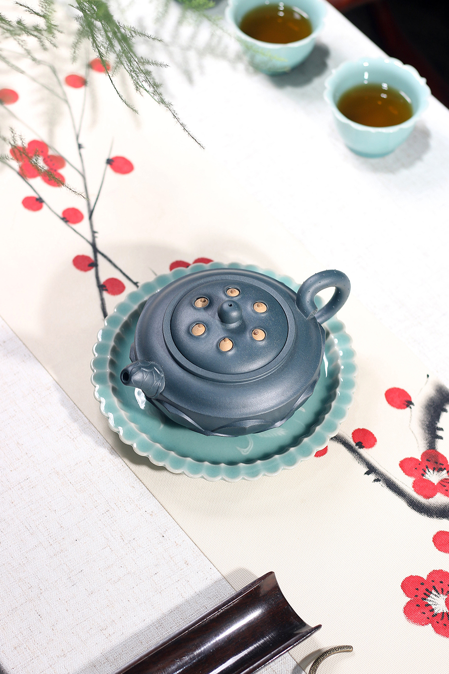 曹婉芬制荷花壶