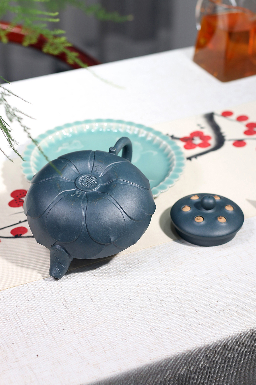 曹婉芬制荷花壶