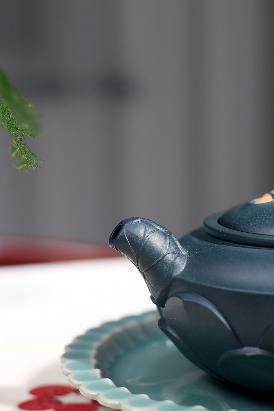 曹婉芬制荷花壶