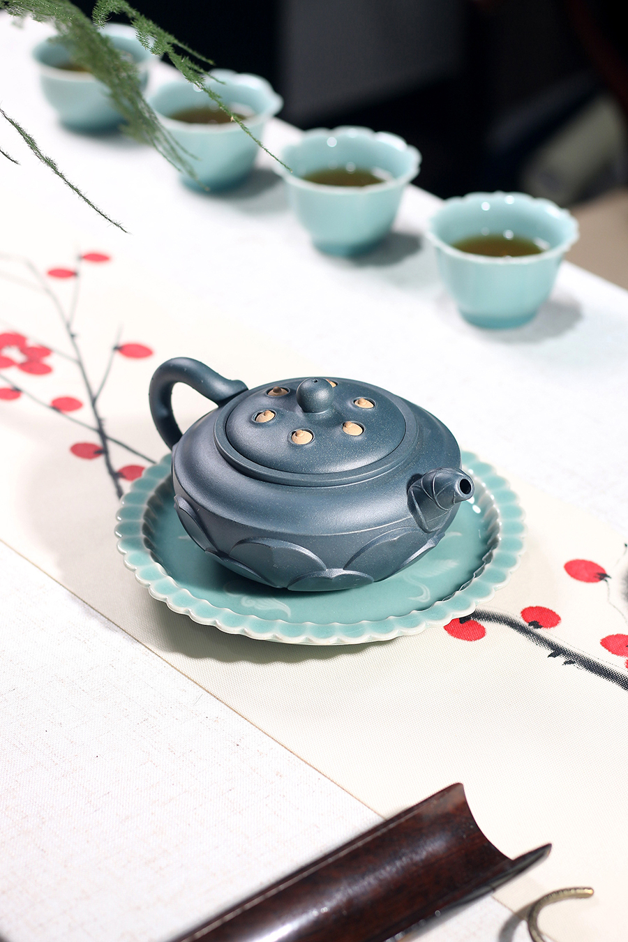 曹婉芬制荷花壶