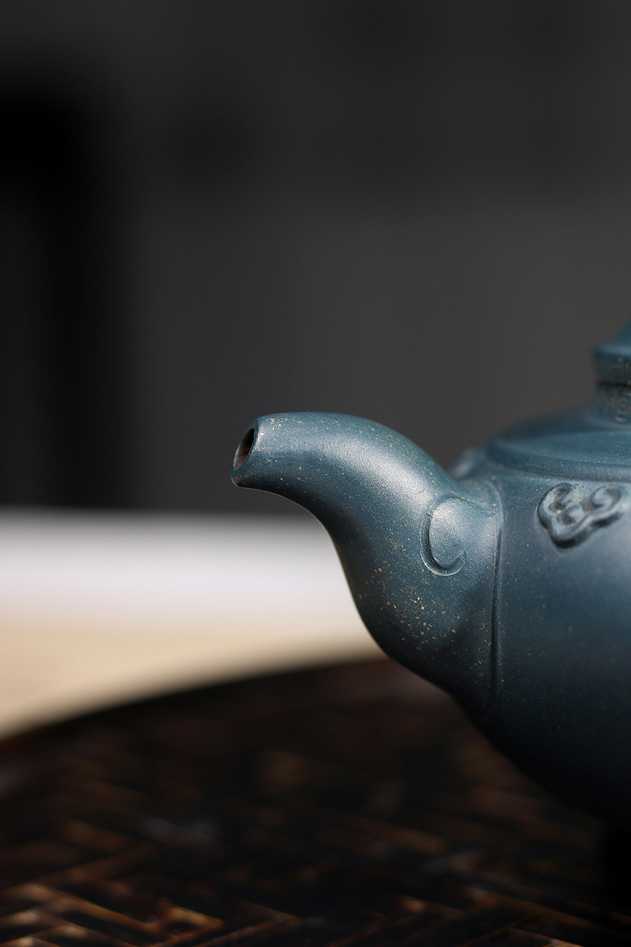 张红华制云肩三脚鼎紫砂壶