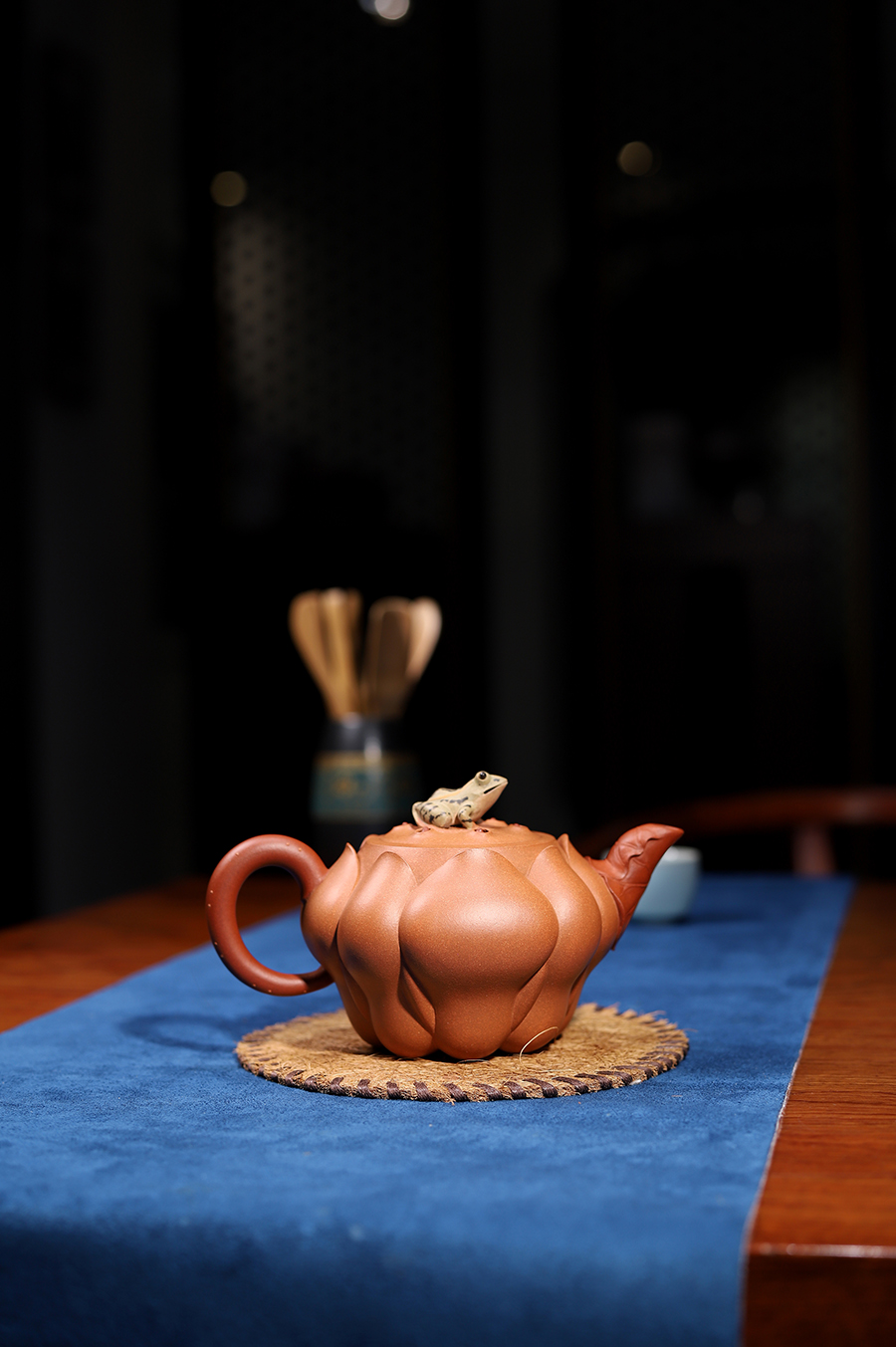 承健制青蛙莲花壶