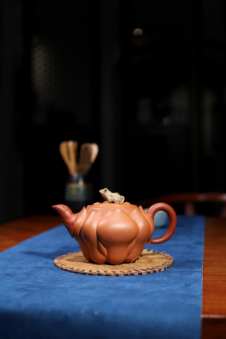 承健制青蛙莲花壶