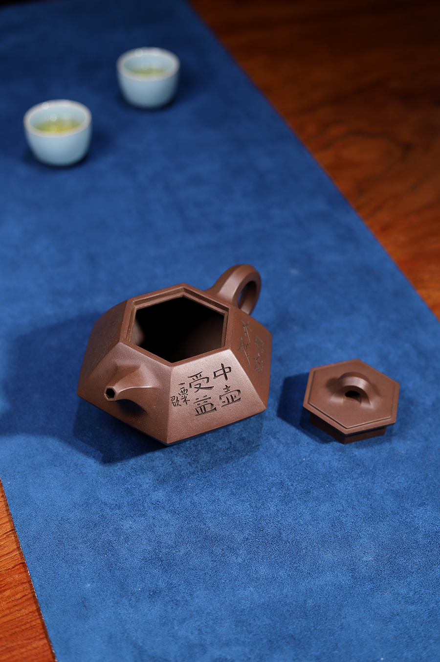 周尊严制六方合斗壶(毛国强铭)