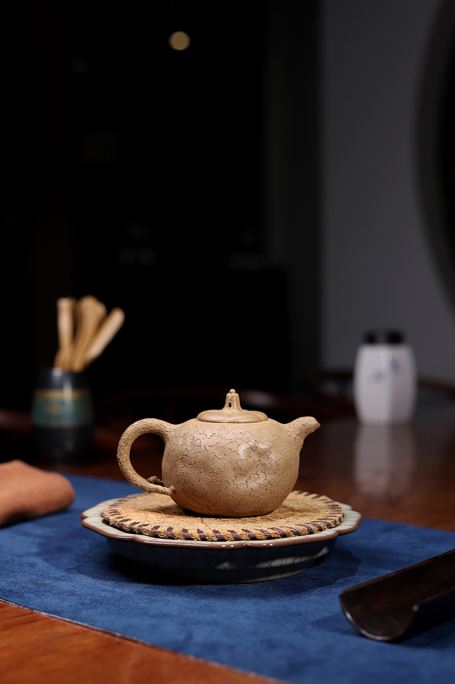 陈国良制薄胎供春壶