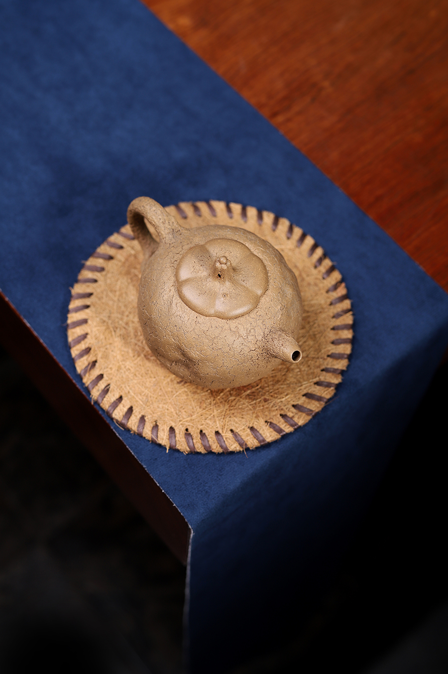 陈国良制薄胎供春壶