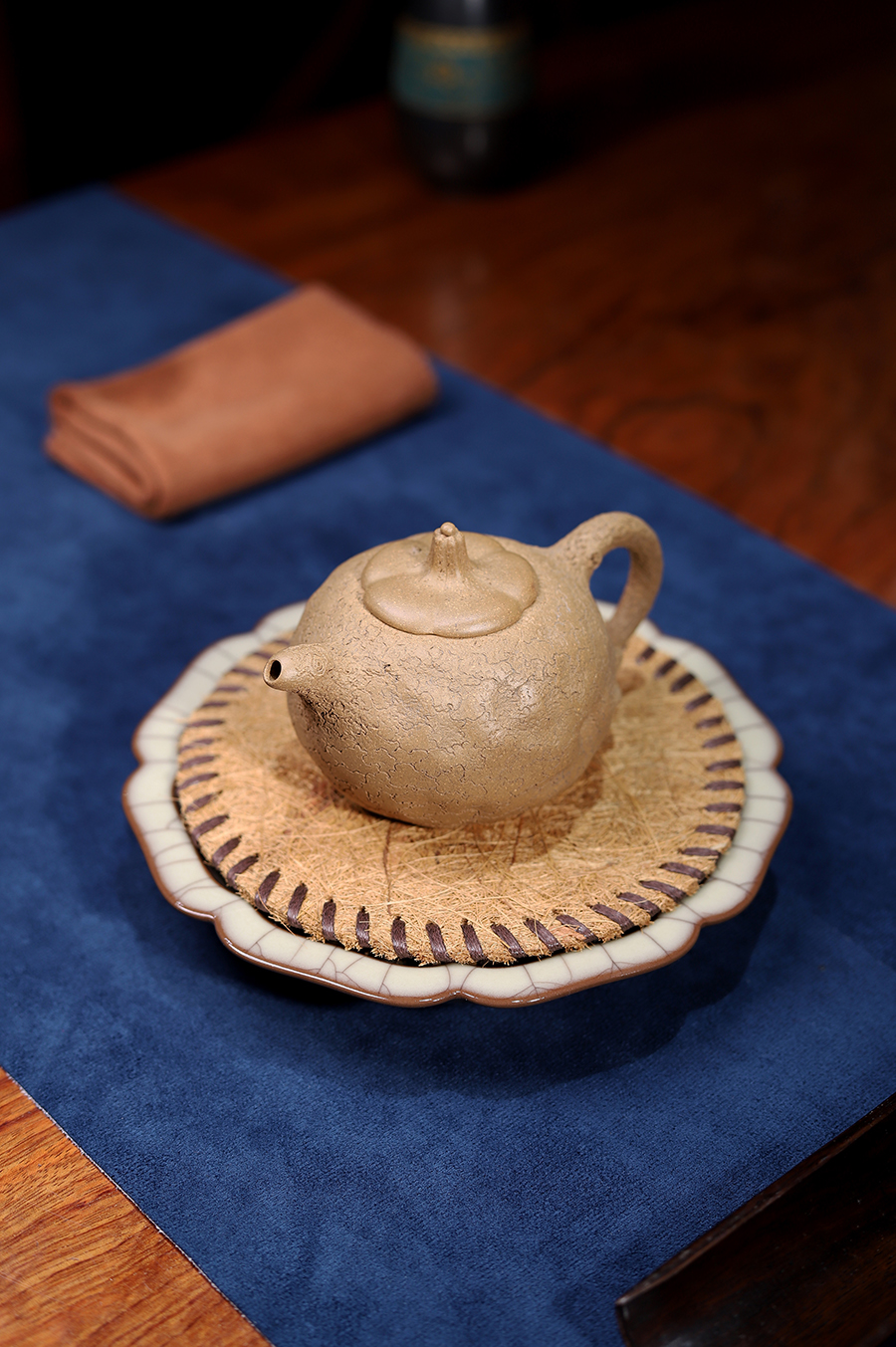 陈国良制薄胎供春壶