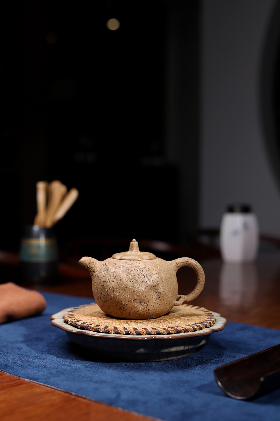 陈国良制薄胎供春壶