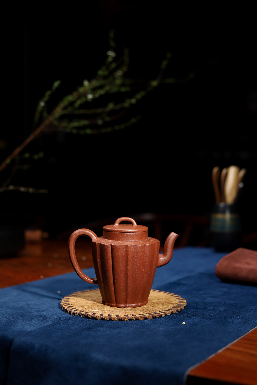 许文军制菱花壶(刻绘)