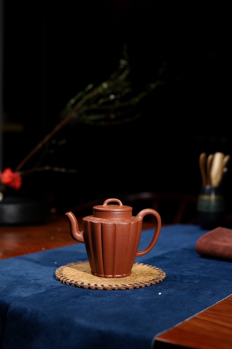 许文军制菱花壶(刻绘)