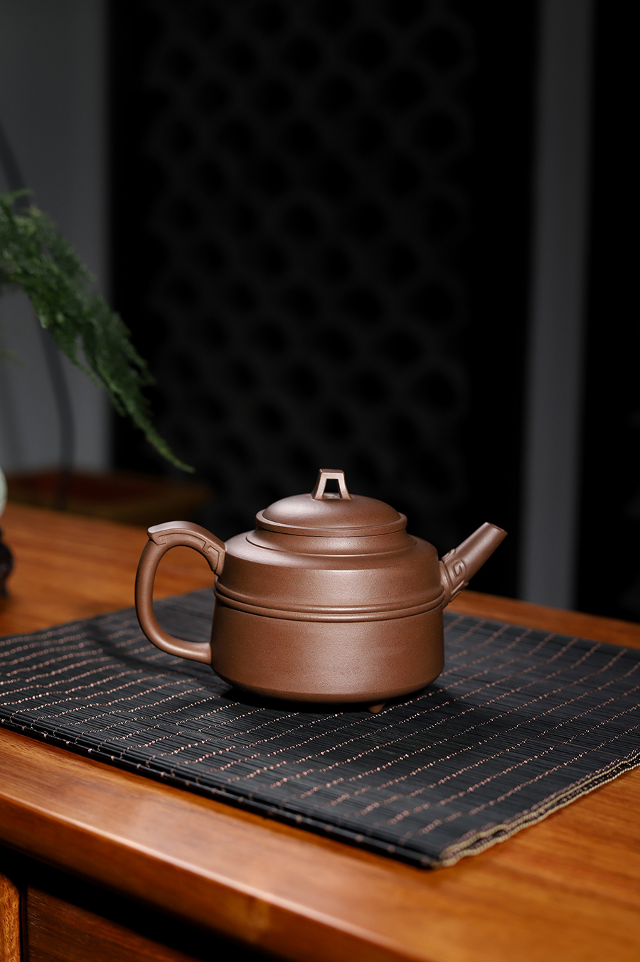 周桂珍制鼎纹三足壶