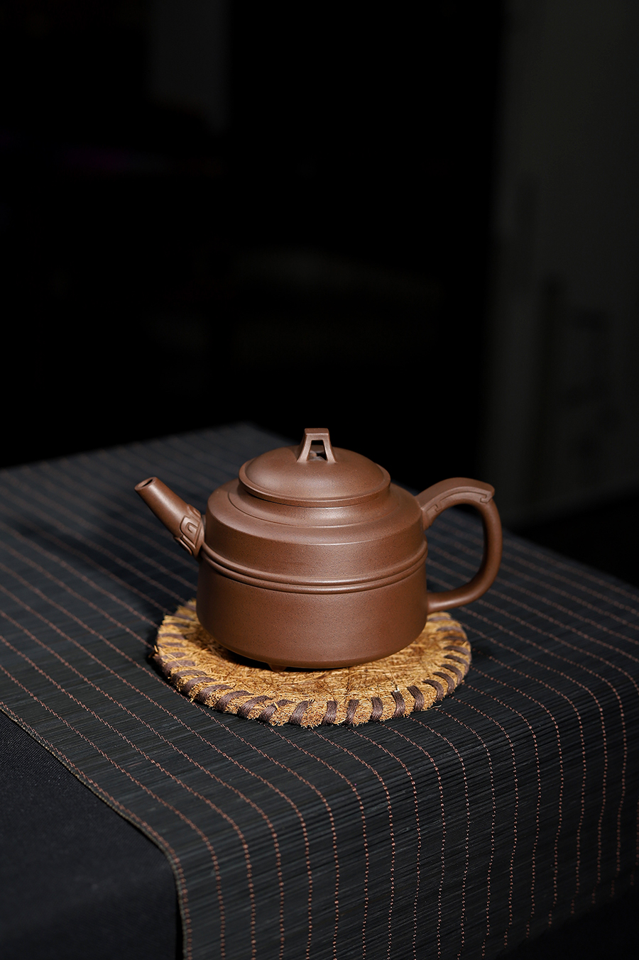 周桂珍制鼎纹三足壶