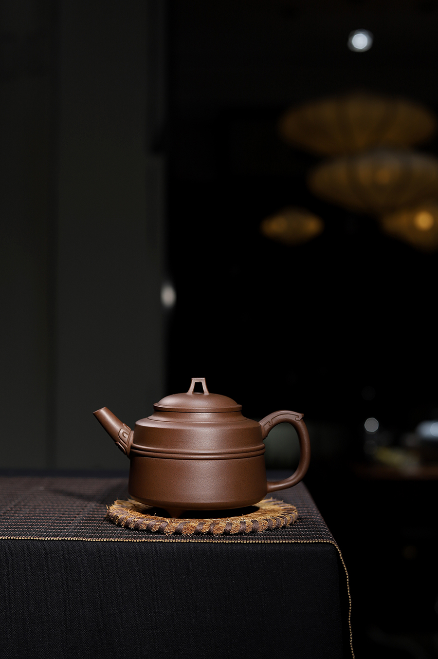 周桂珍制鼎纹三足壶