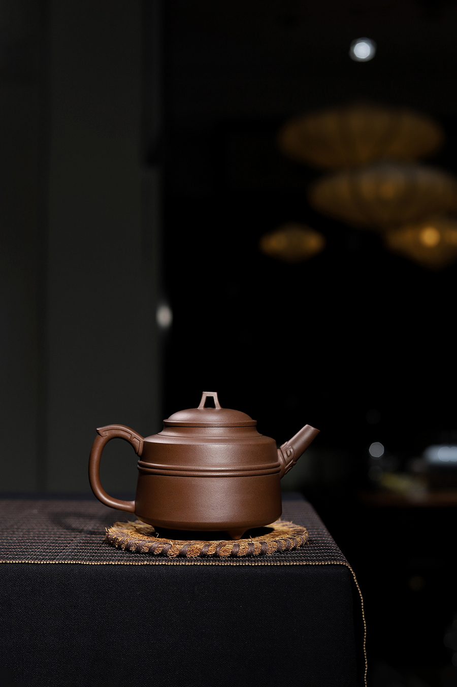 周桂珍制鼎纹三足壶