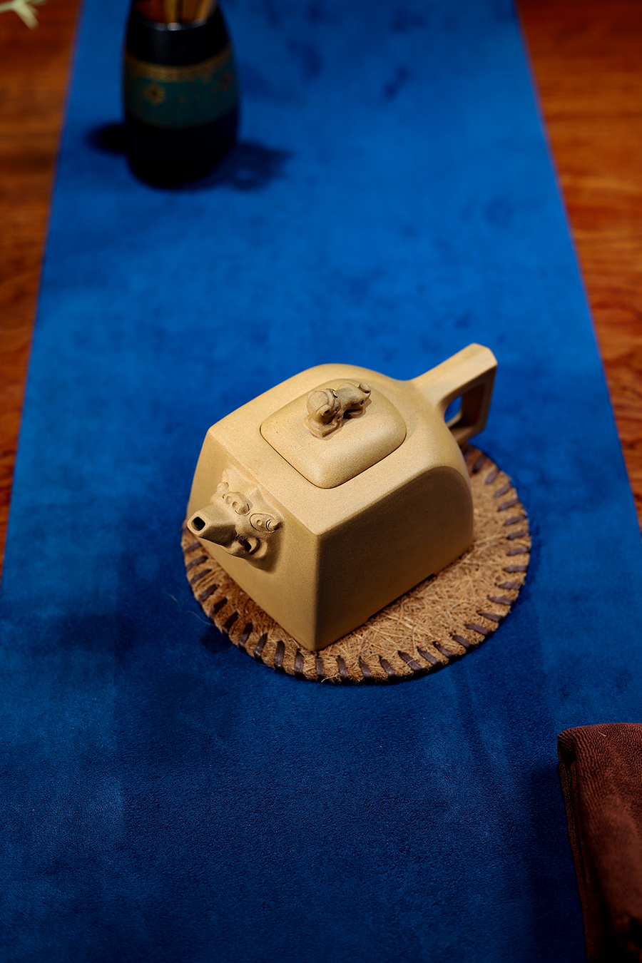 蒋小彦制伏虎壶