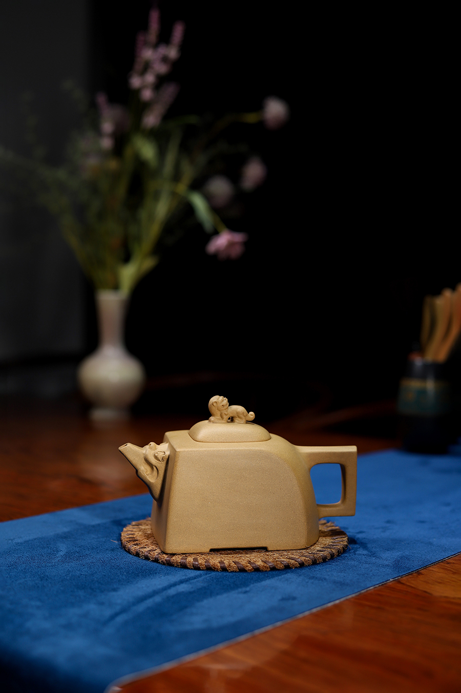 蒋小彦制伏虎壶