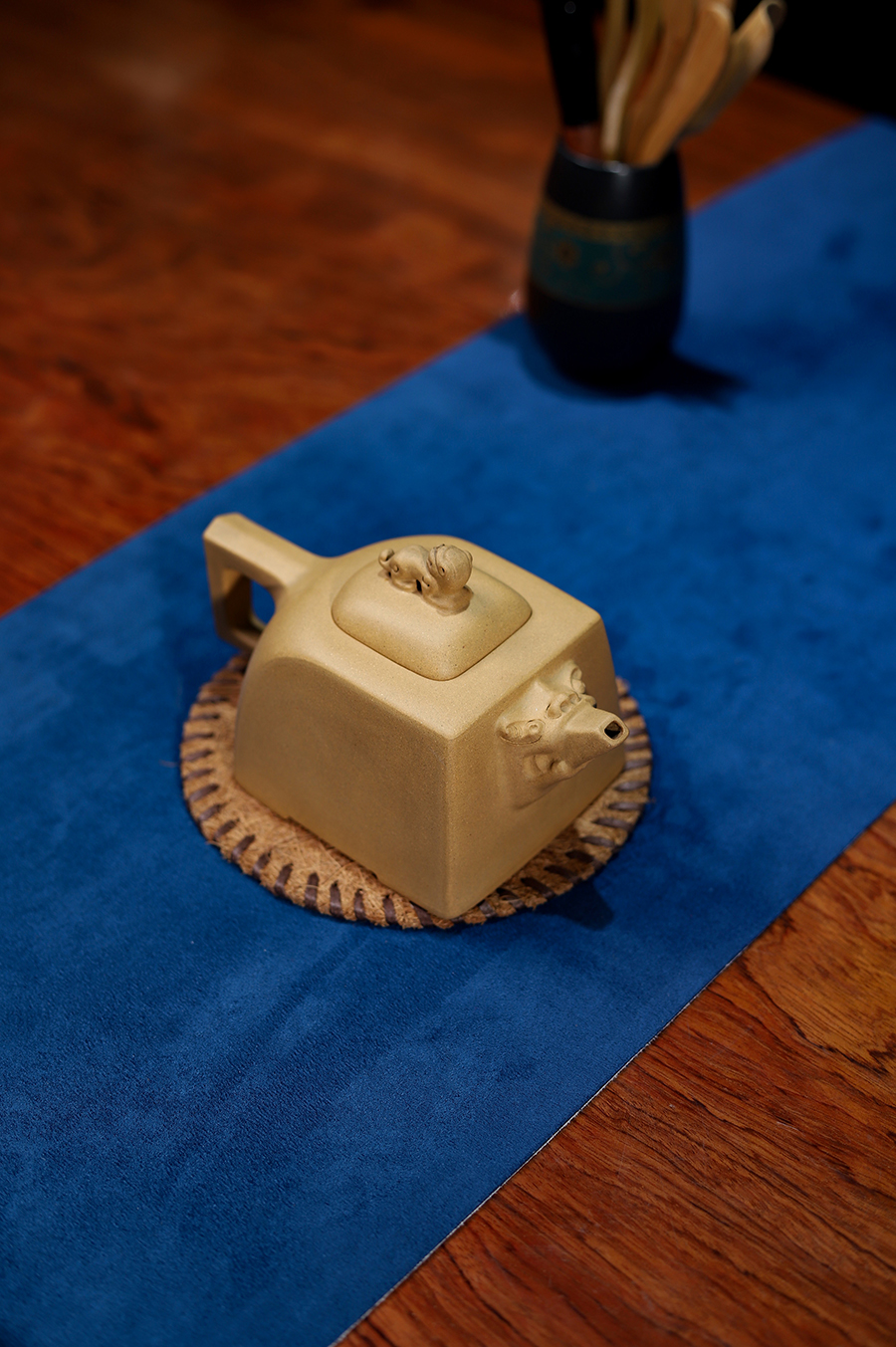 蒋小彦制伏虎壶