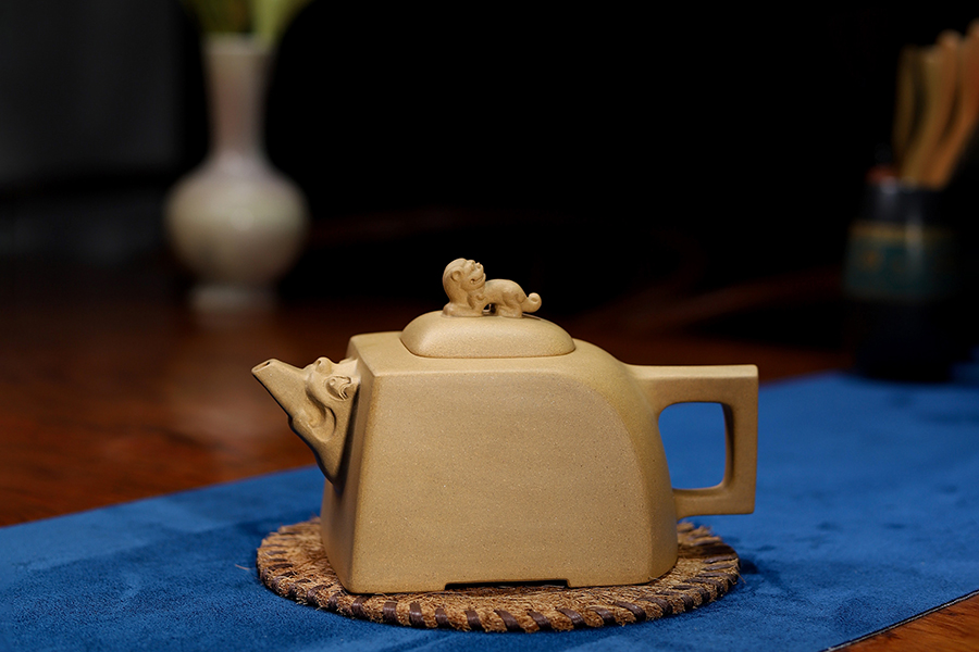 蒋小彦制伏虎壶