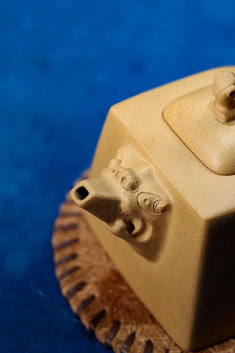 蒋小彦制伏虎壶