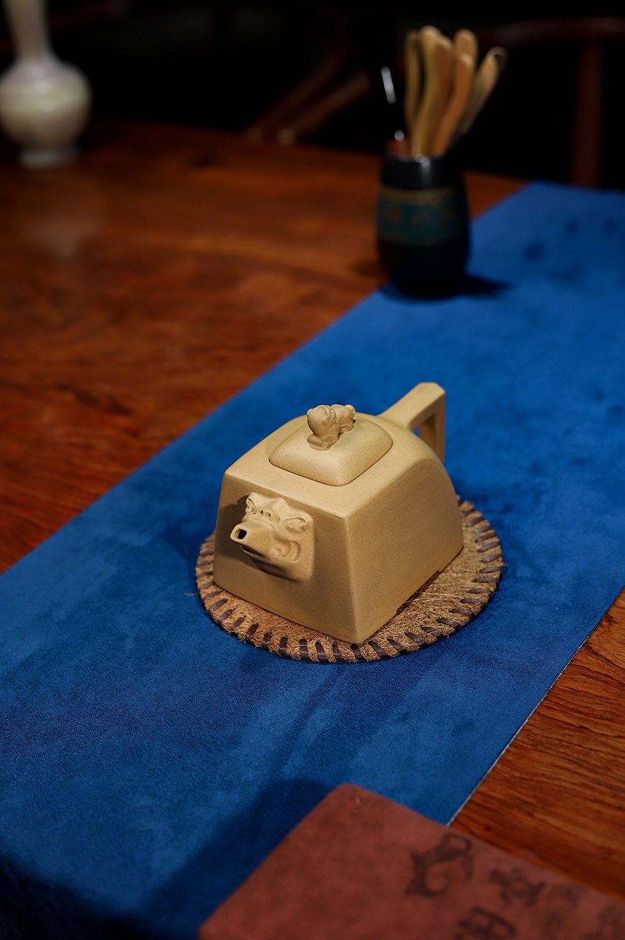 蒋小彦制伏虎壶