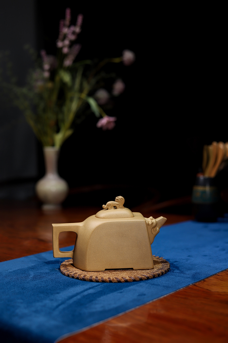 蒋小彦制伏虎壶