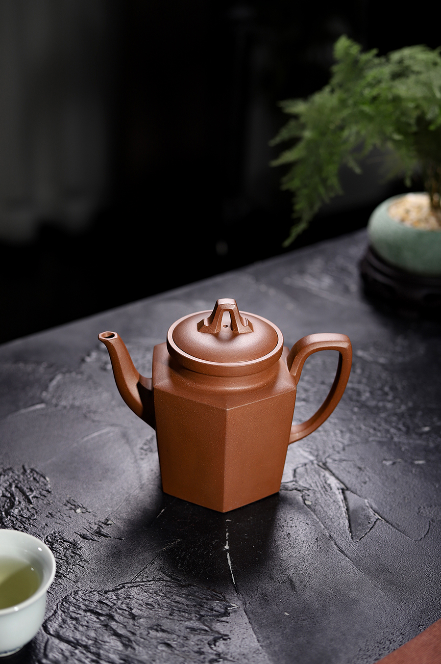 施小马制六苑壶