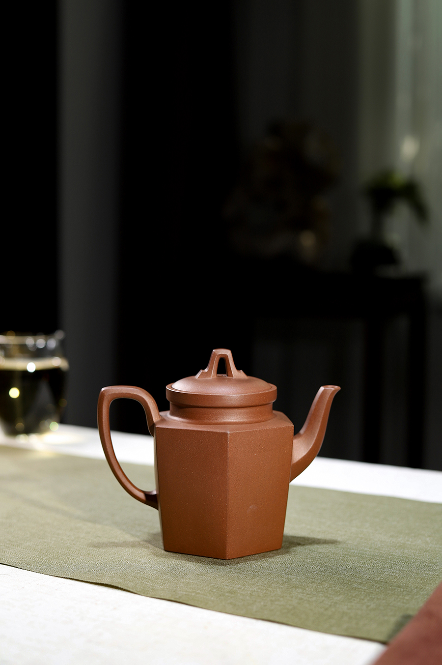 施小马制六苑壶