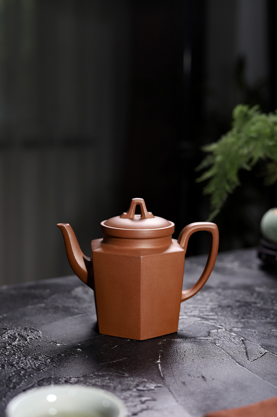 施小马制六苑壶